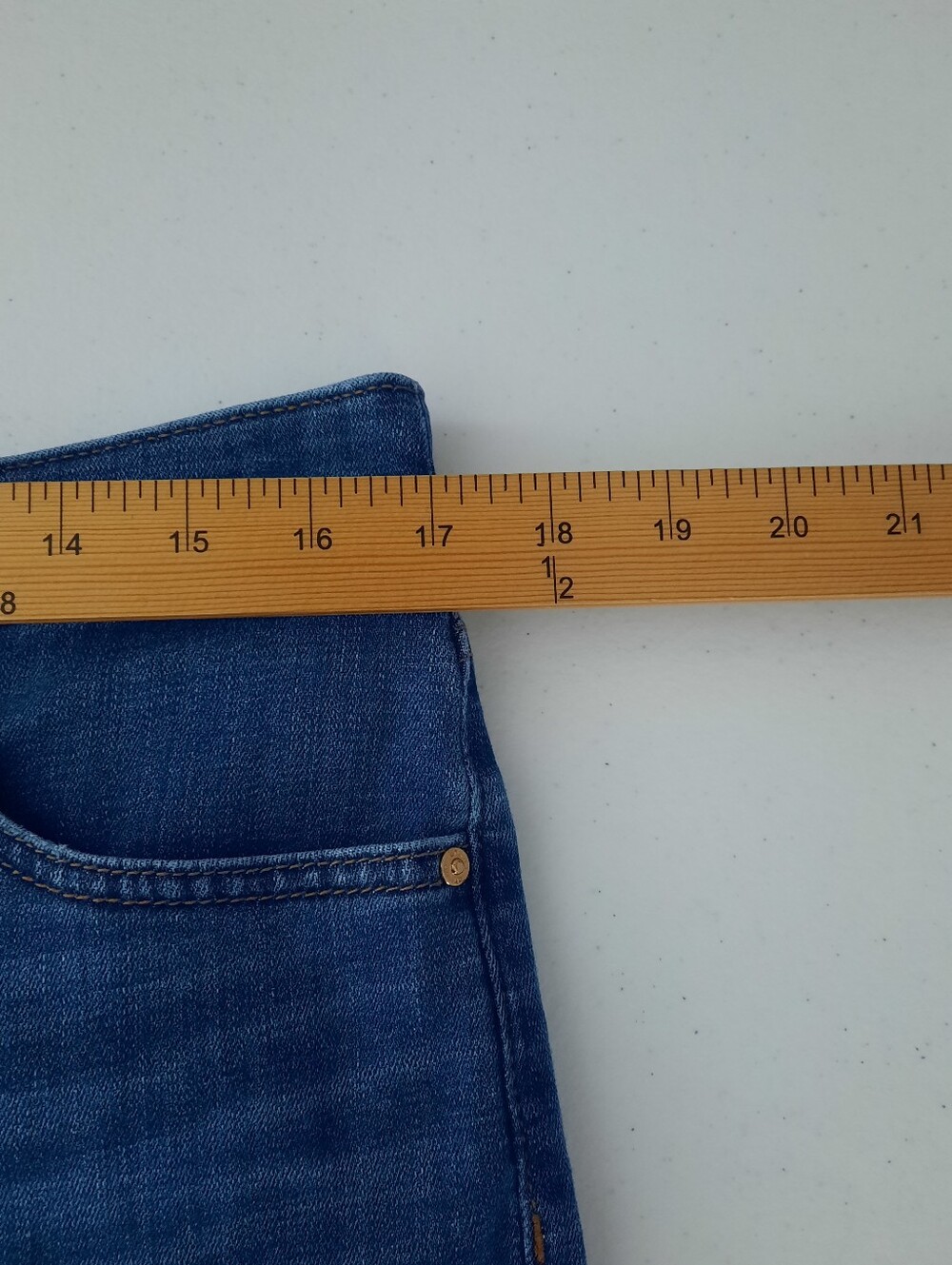 Chico's Embellished Raw Hem So Slimming Girlfriend Slim Leg Crop Jeans size 10 - Picture 10 of 15